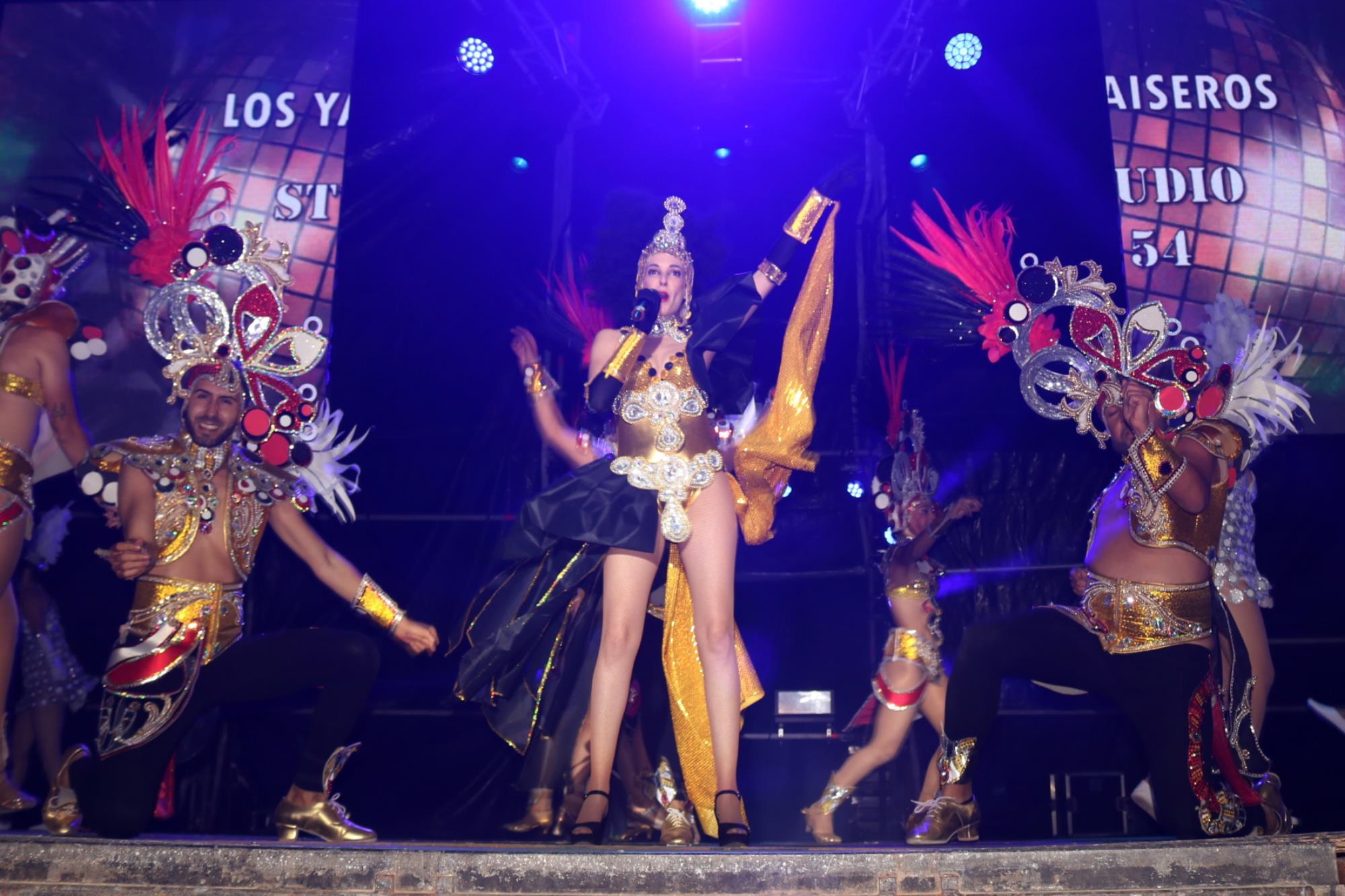 Noche de comparsas en el carnaval de Playa Blanca Noche de comparsas en el carnaval de Playa Blanca