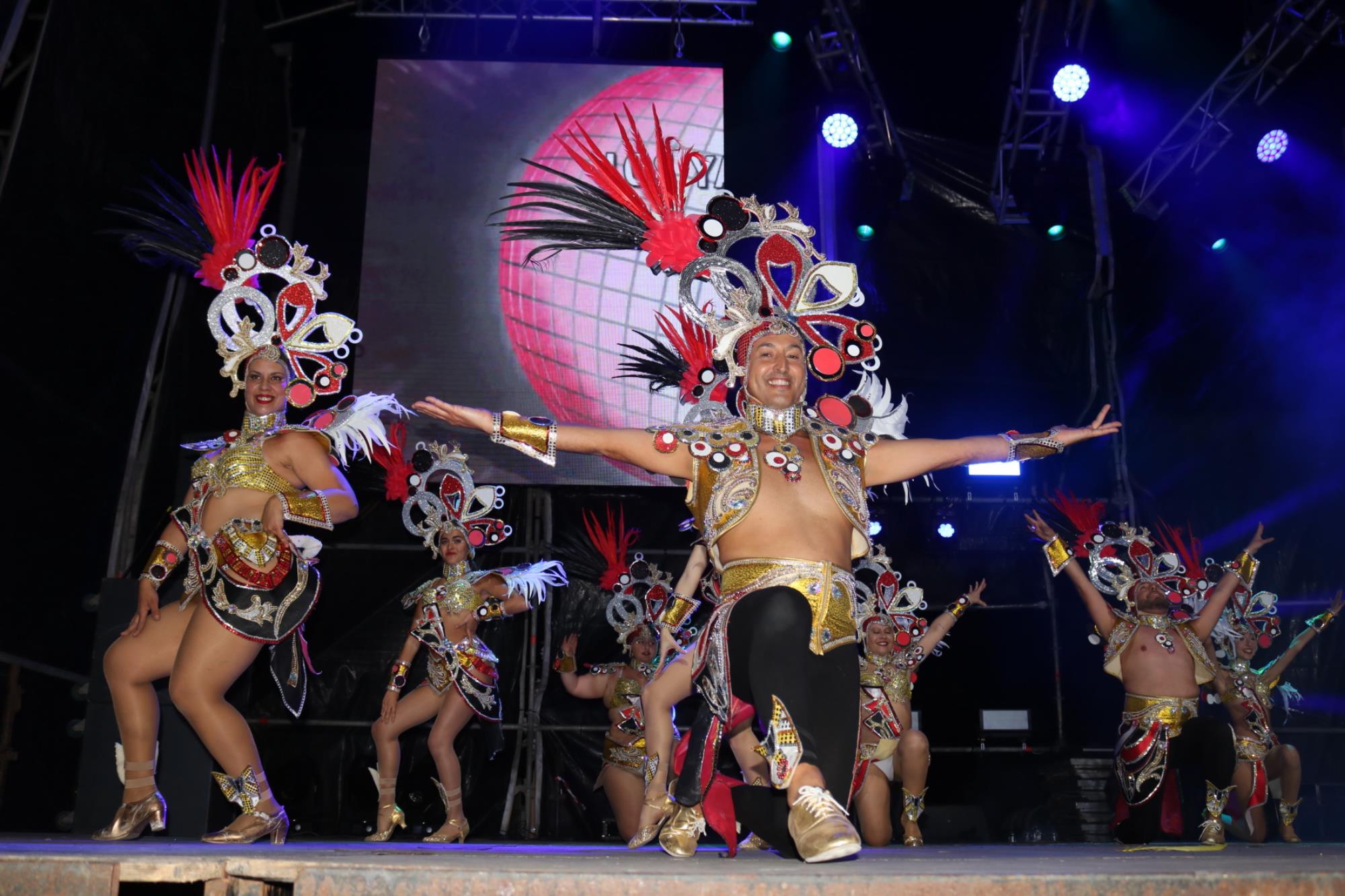 Noche de comparsas en el carnaval de Playa Blanca Noche de comparsas en el carnaval de Playa Blanca