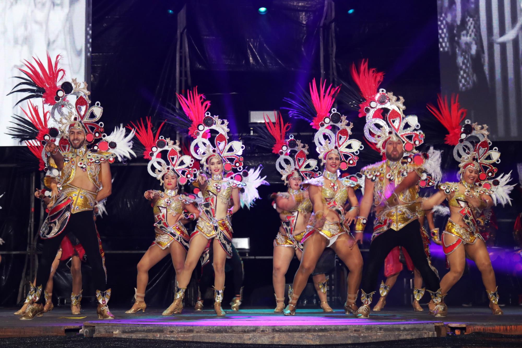 Noche de comparsas en el carnaval de Playa Blanca Noche de comparsas en el carnaval de Playa Blanca