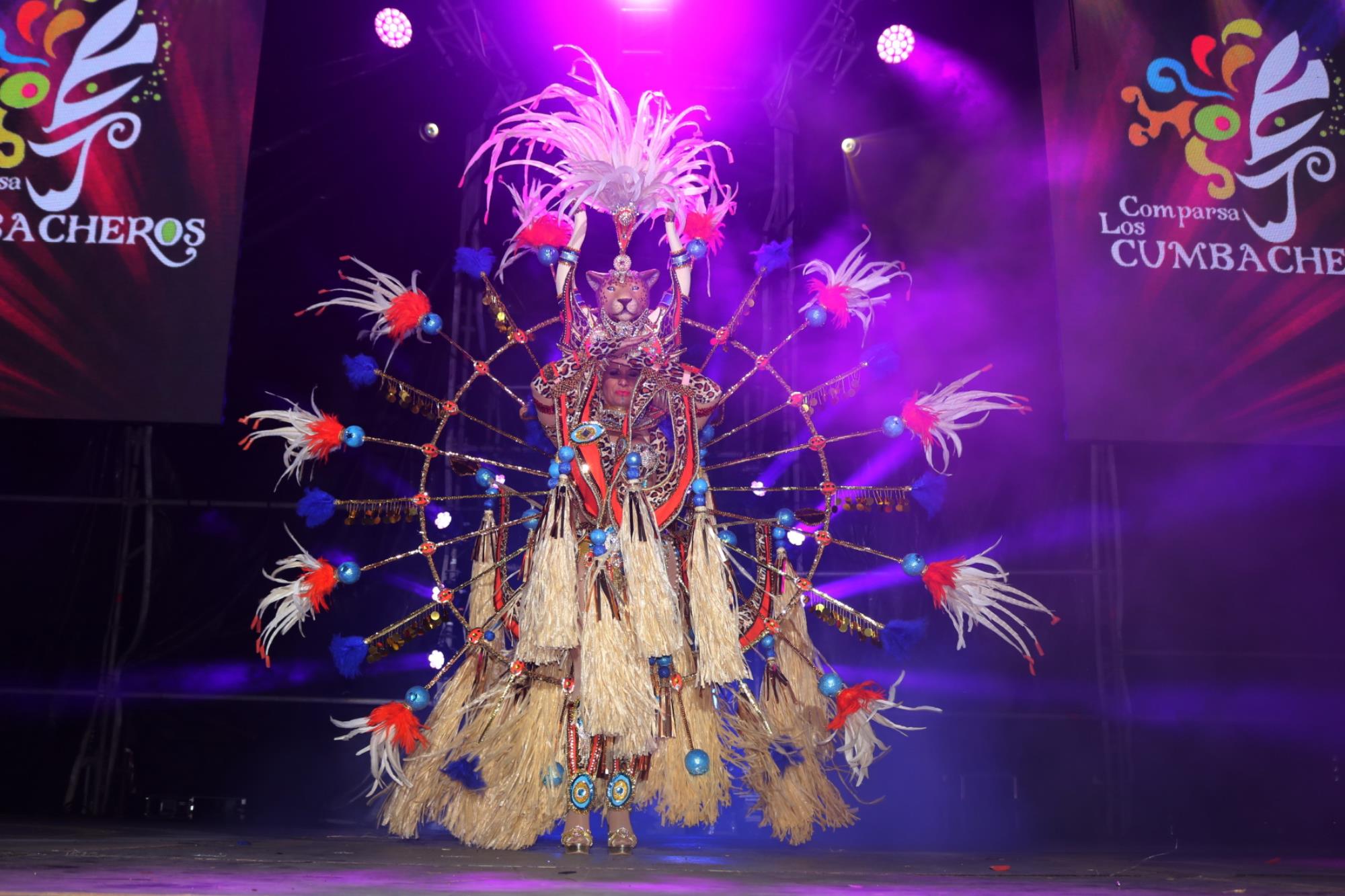 Noche de comparsas en el carnaval de Playa Blanca Noche de comparsas en el carnaval de Playa Blanca