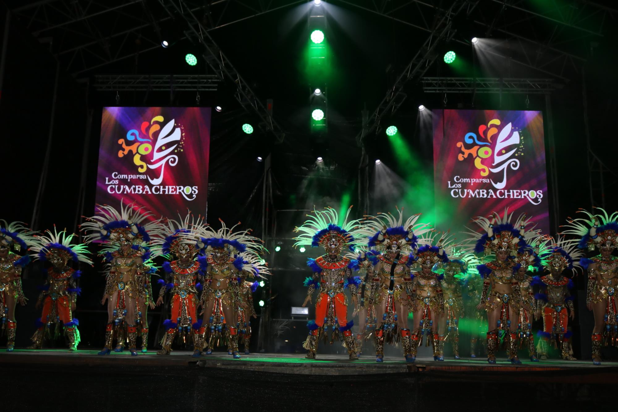 Noche de comparsas en el carnaval de Playa Blanca Noche de comparsas en el carnaval de Playa Blanca