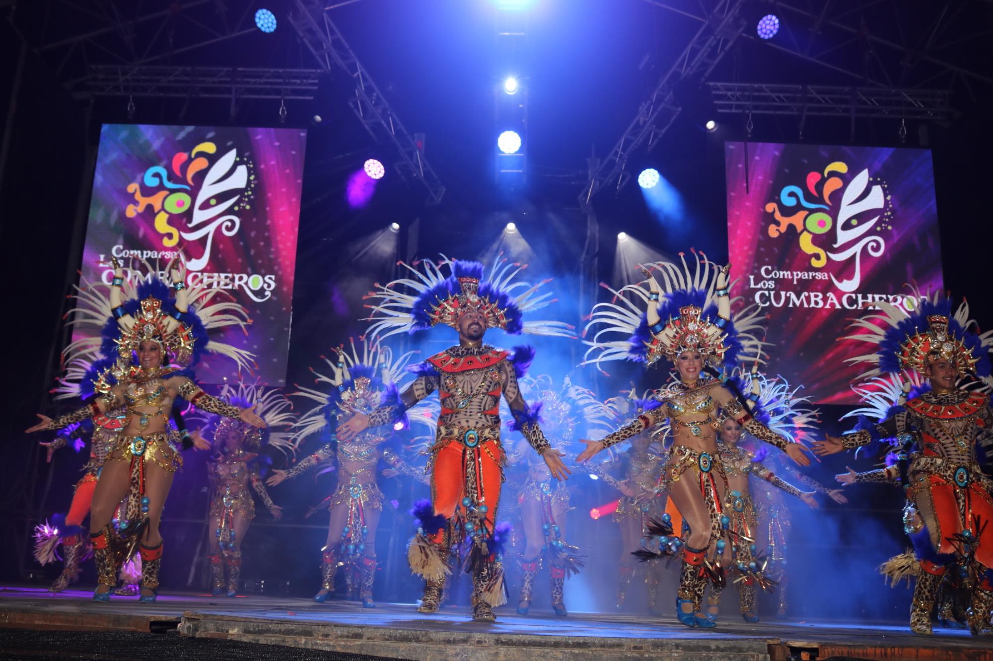 Noche de comparsas en el carnaval de Playa Blanca Noche de comparsas en el carnaval de Playa Blanca