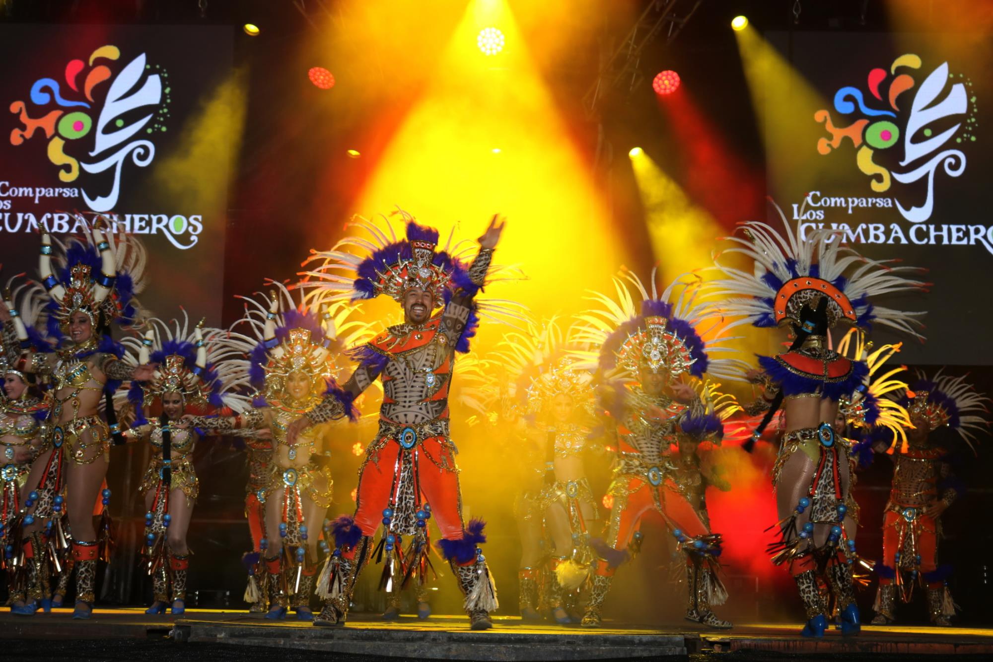 Noche de comparsas en el carnaval de Playa Blanca Noche de comparsas en el carnaval de Playa Blanca