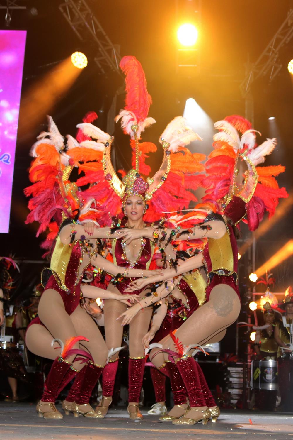 Noche de comparsas en el carnaval de Playa Blanca Noche de comparsas en el carnaval de Playa Blanca