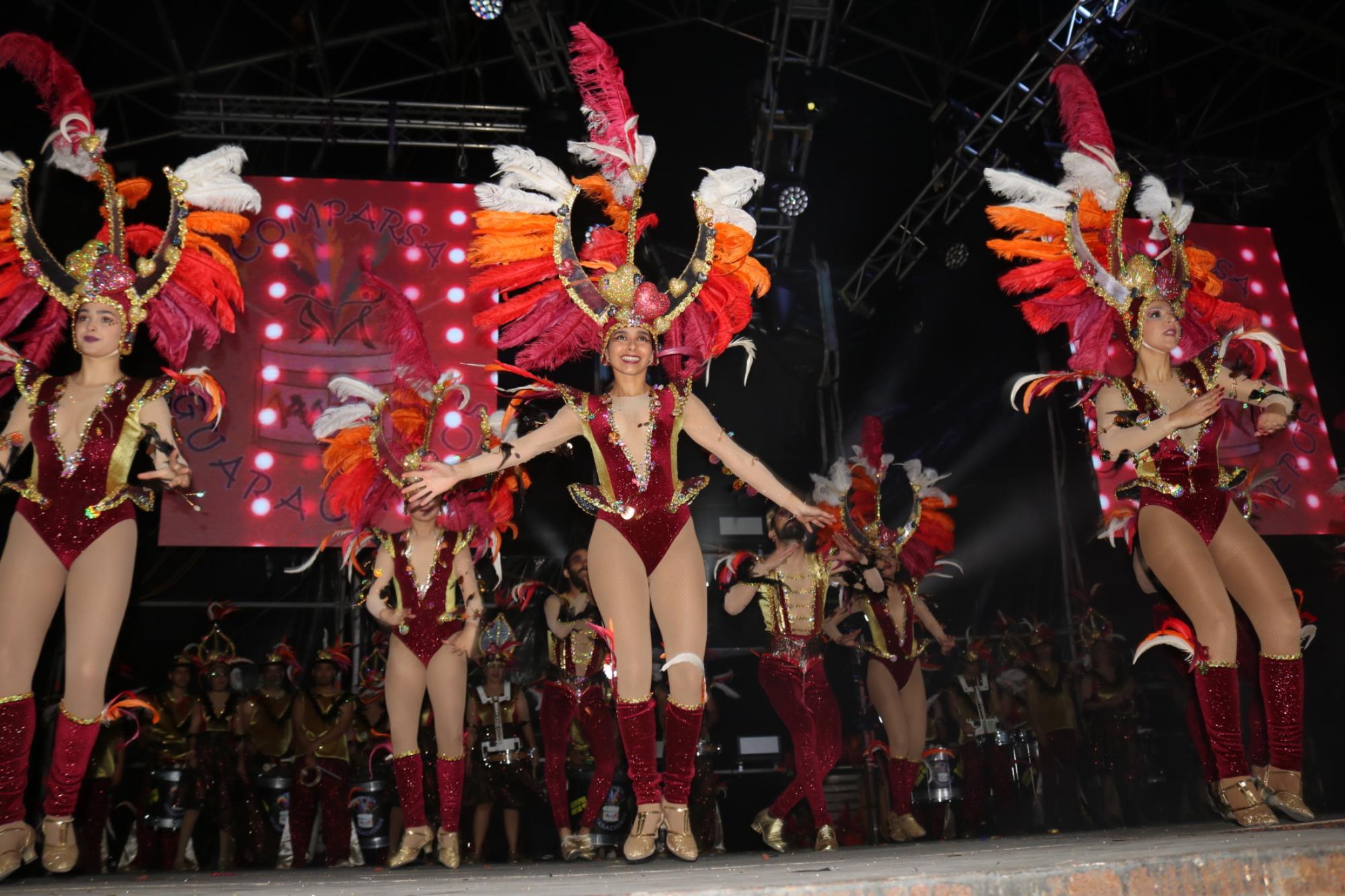 Noche de comparsas en el carnaval de Playa Blanca Noche de comparsas en el carnaval de Playa Blanca