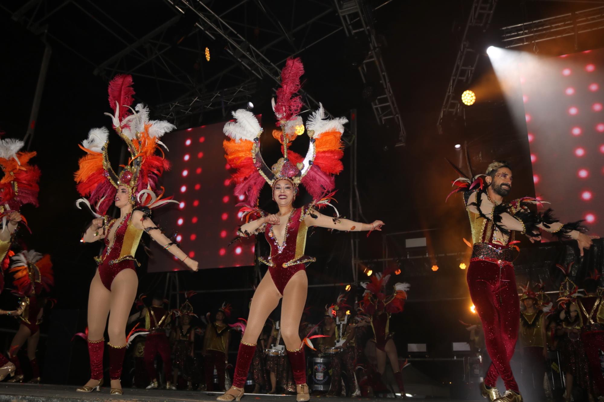 Noche de comparsas en el carnaval de Playa Blanca Noche de comparsas en el carnaval de Playa Blanca