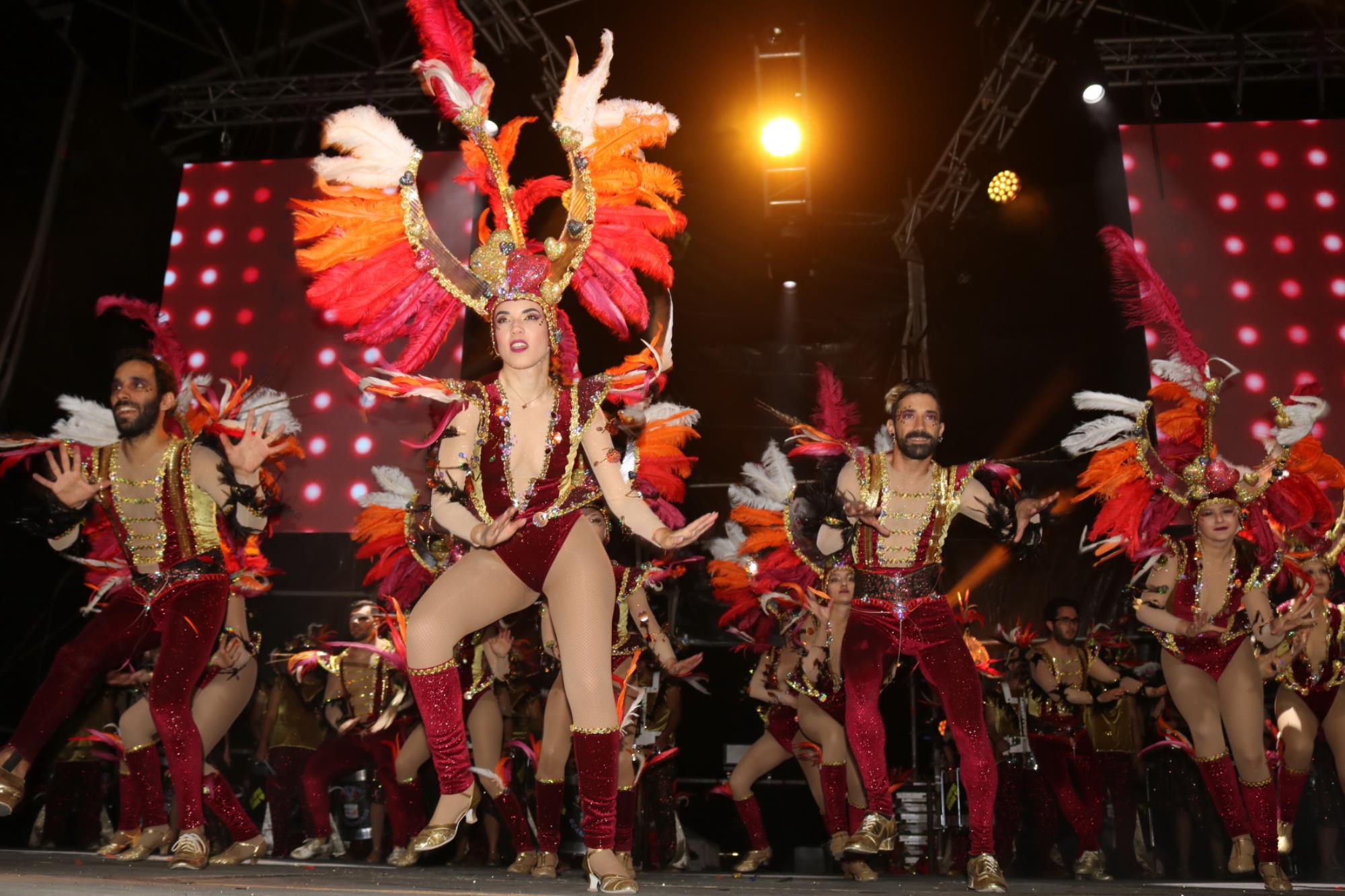 Noche de comparsas en el carnaval de Playa Blanca Noche de comparsas en el carnaval de Playa Blanca