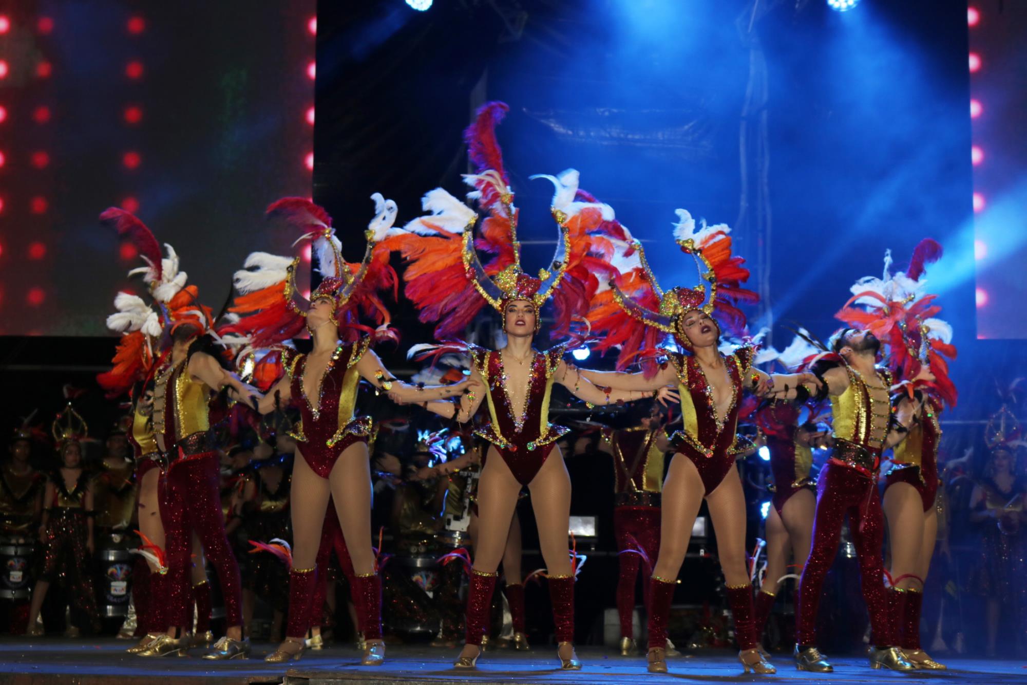 Noche de comparsas en el carnaval de Playa Blanca Noche de comparsas en el carnaval de Playa Blanca