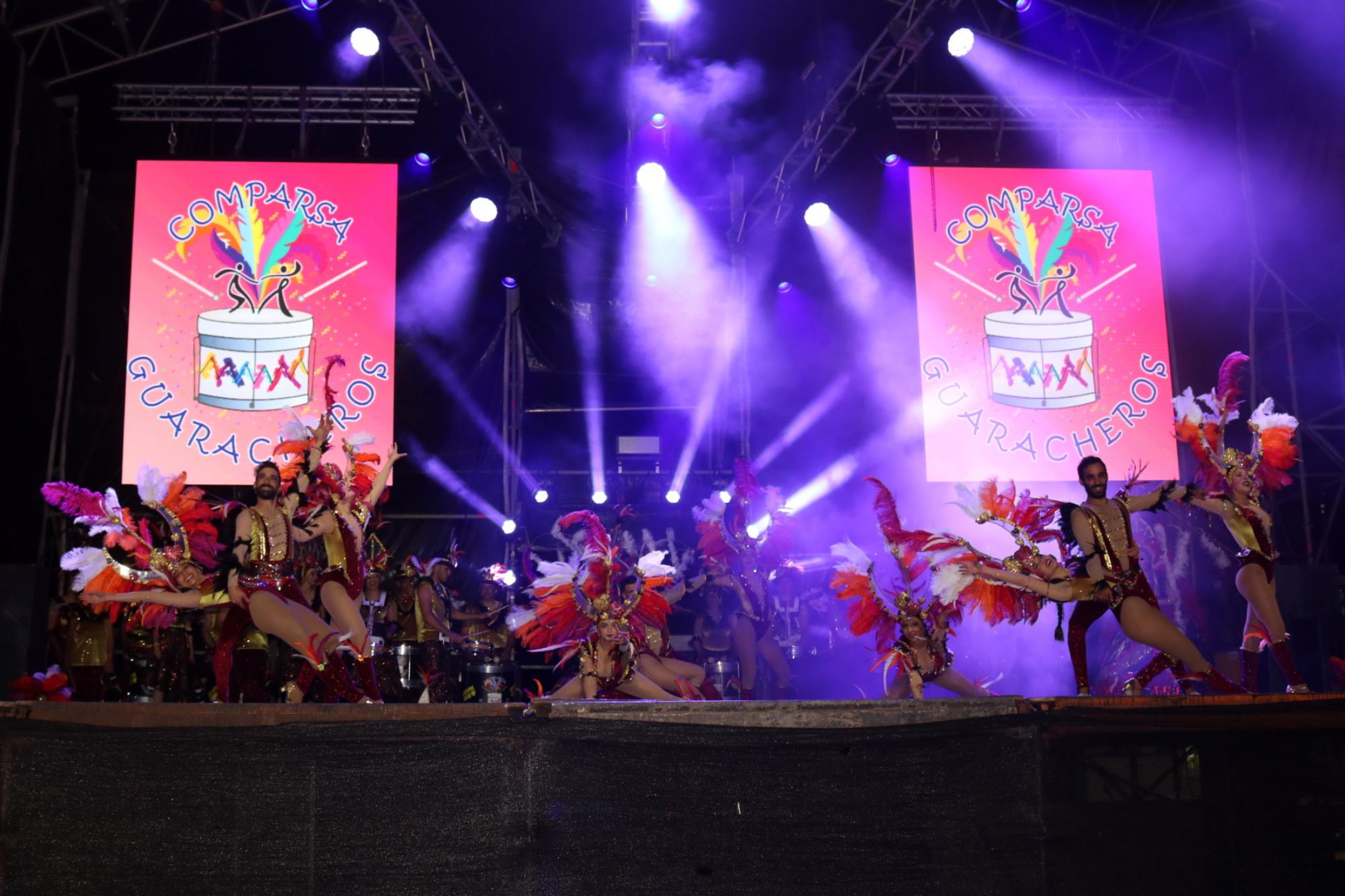 Noche de comparsas en el carnaval de Playa Blanca Noche de comparsas en el carnaval de Playa Blanca