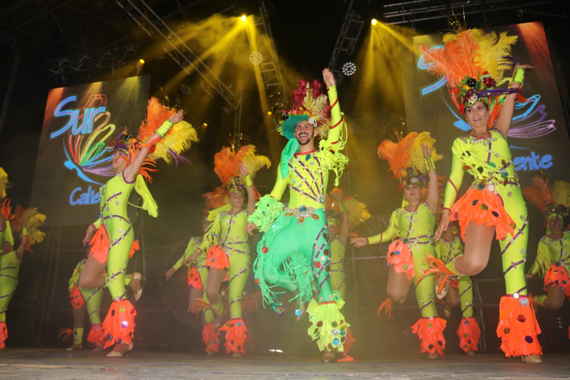 Noche de comparsas en el carnaval de Playa Blanca Noche de comparsas en el carnaval de Playa Blanca
