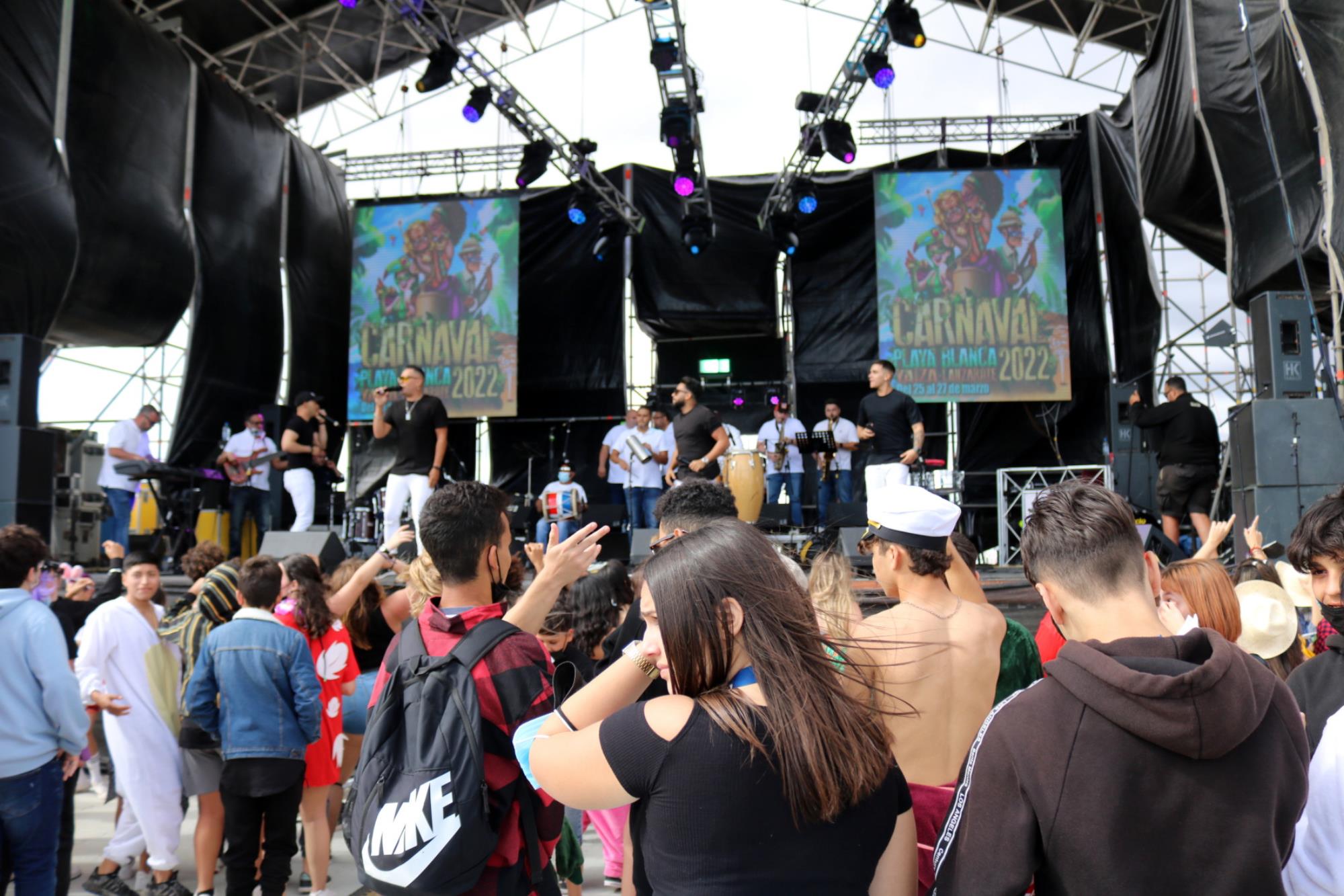 Carnaval de día en Playa Blanca Carnaval de día en Playa Blanca