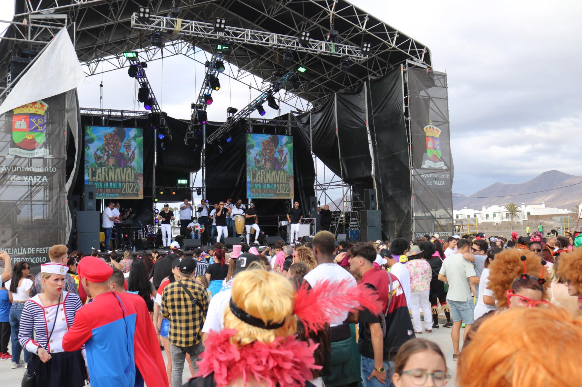 Carnaval de día en Playa Blanca Carnaval de día en Playa Blanca