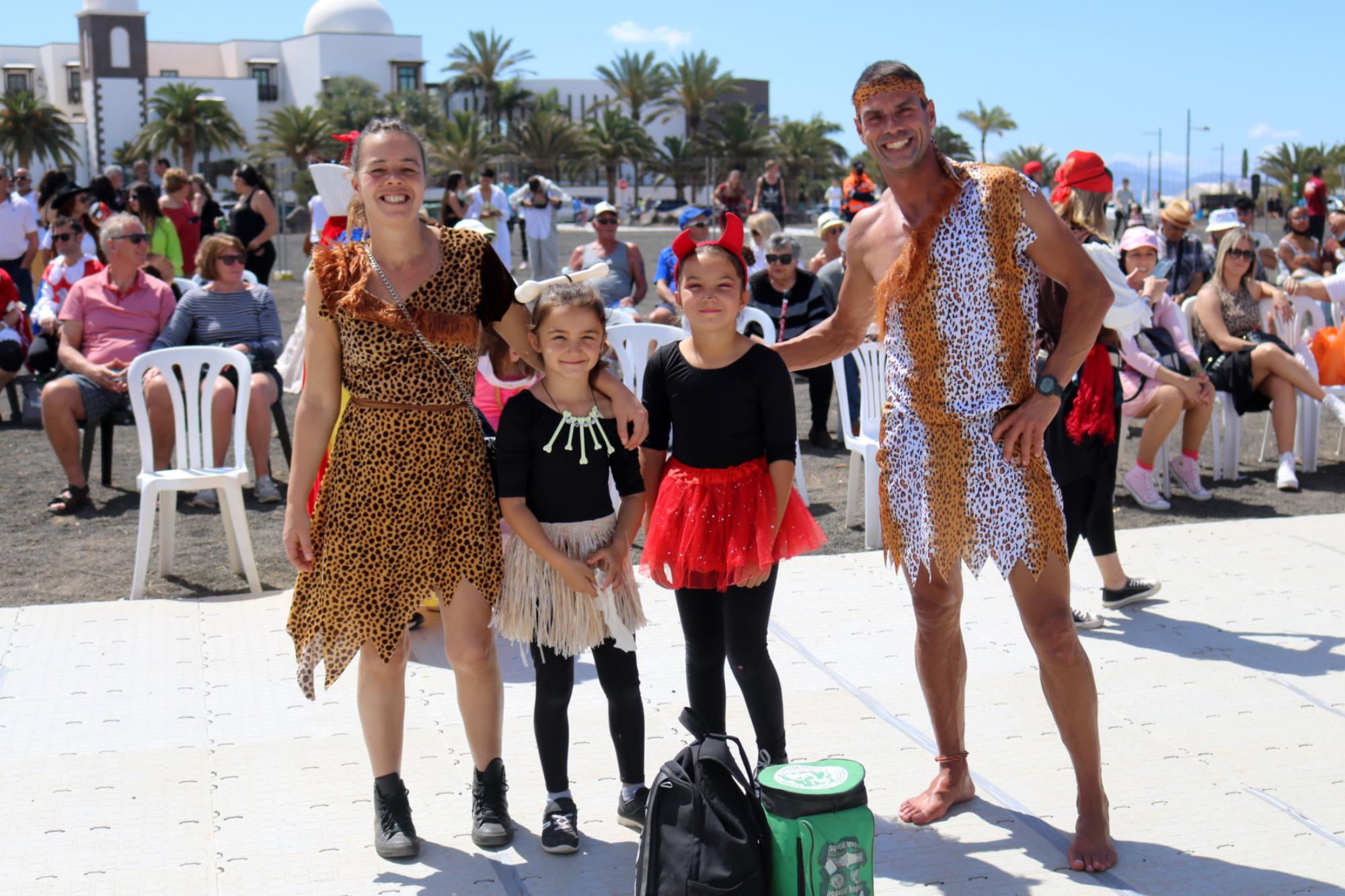 Carnaval de día en Playa Blanca Carnaval de día en Playa Blanca