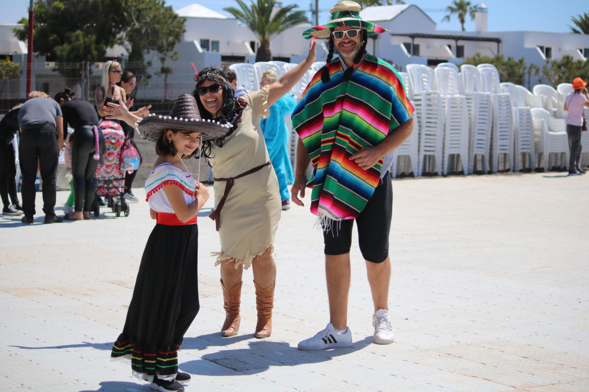 Carnaval de día en Playa Blanca Carnaval de día en Playa Blanca