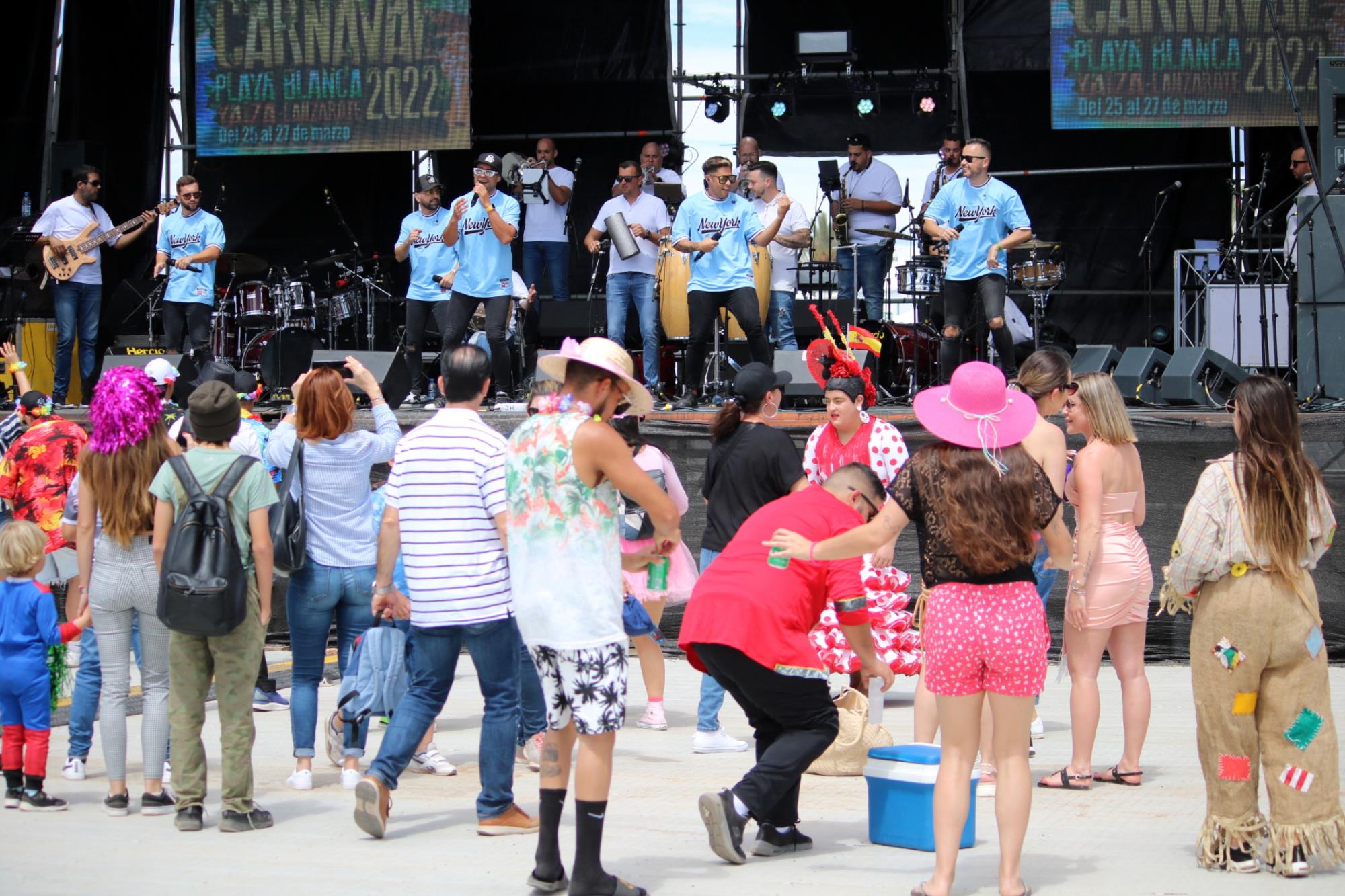 Carnaval de día en Playa Blanca Carnaval de día en Playa Blanca