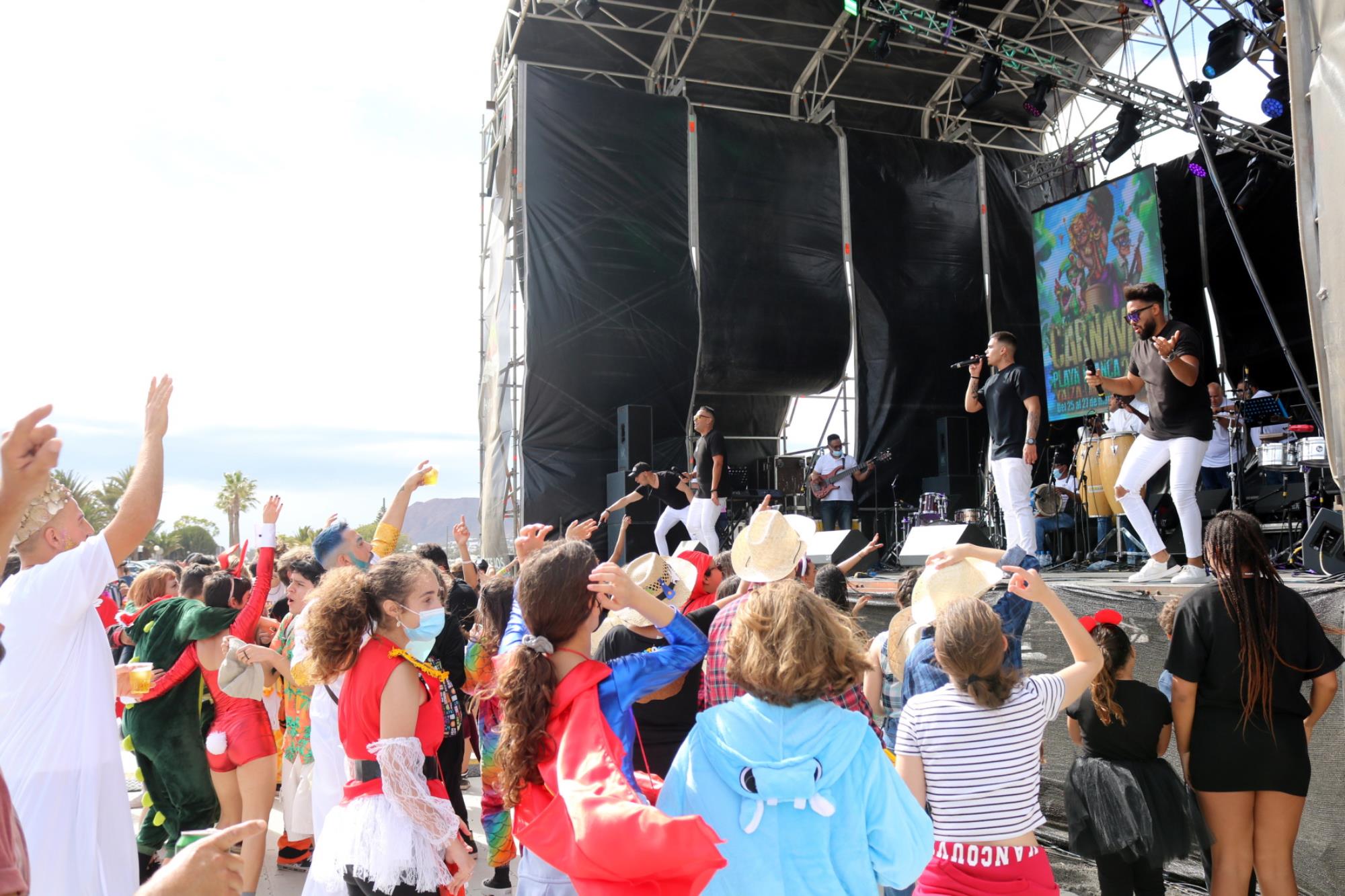Carnaval de día en Playa Blanca Carnaval de día en Playa Blanca