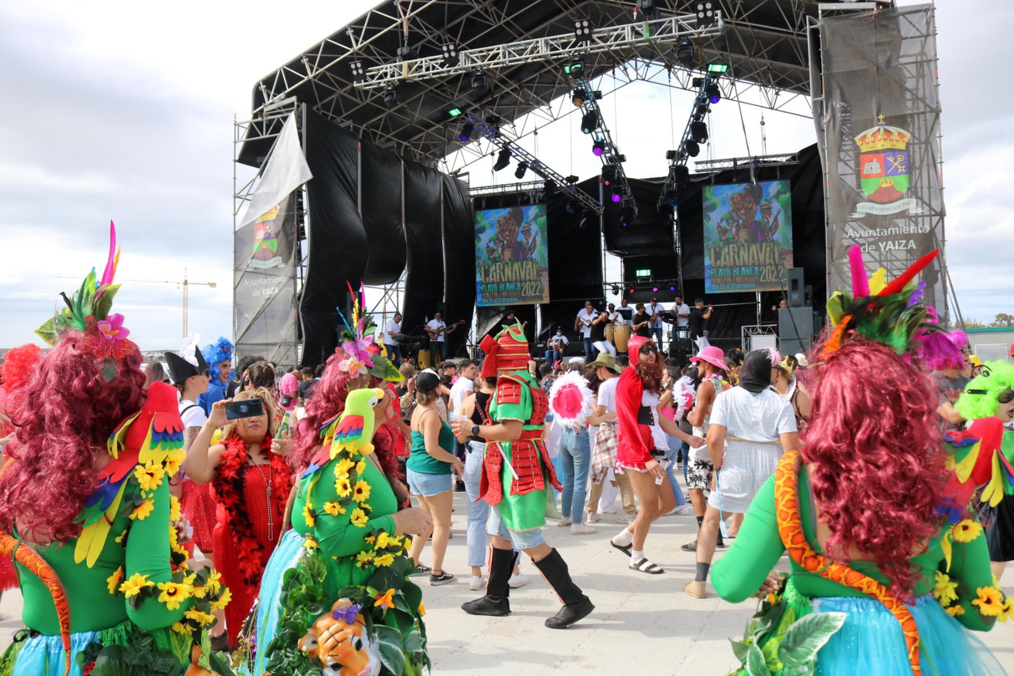 Carnaval de día en Playa Blanca Carnaval de día en Playa Blanca