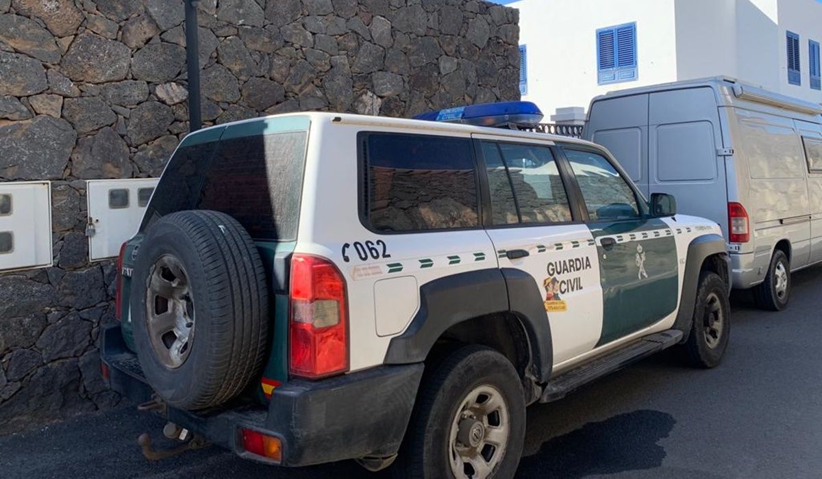 Vehículo de la Guardia Civil Vehículo de la Guardia Civil