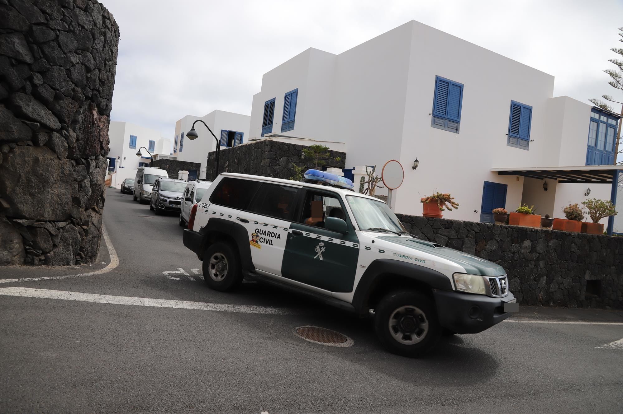 Vehículo de la Guardia Civil Vehículo de la Guardia Civil