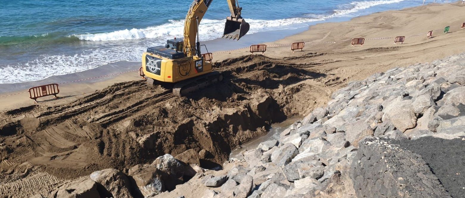 Reparación de la escollera de Playa Grande, en Puerto del Carmen