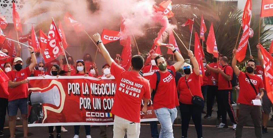 Uno de los piquetes de Comisiones Obreras frente a un hotel de Lanzarote