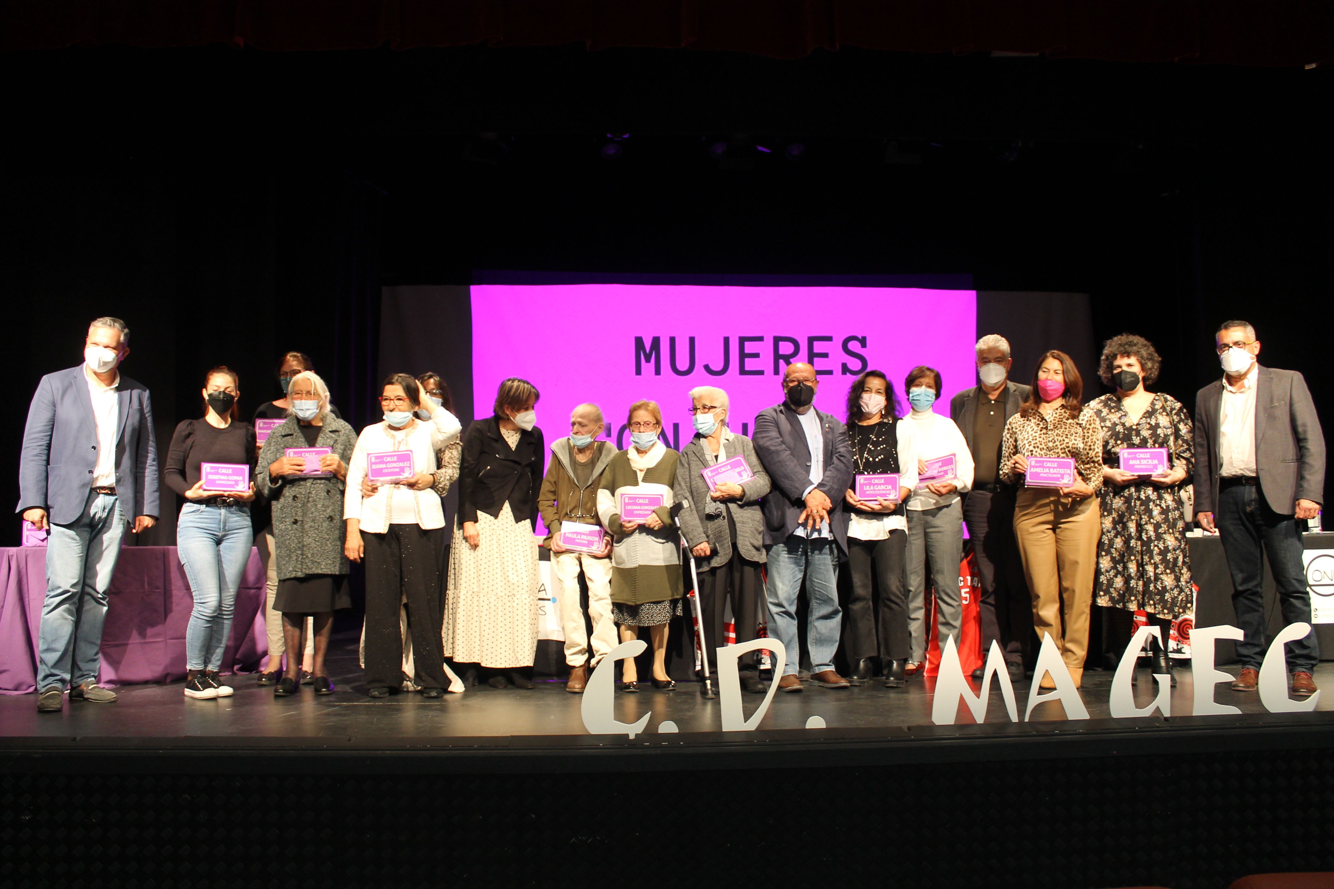 Homenaje a “Mujeres con Huella” Homenaje a “Mujeres con Huella”