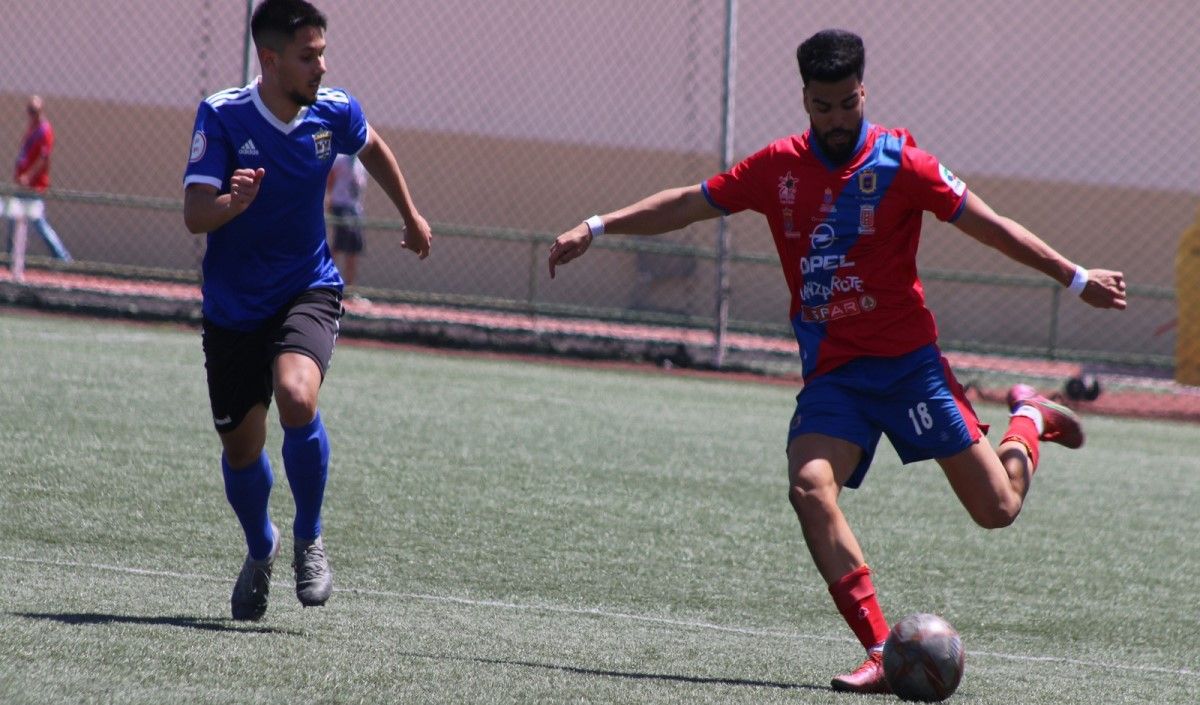 La falta de acierto condena a la UD Lanzarote ante el  CD Vera (0-1)