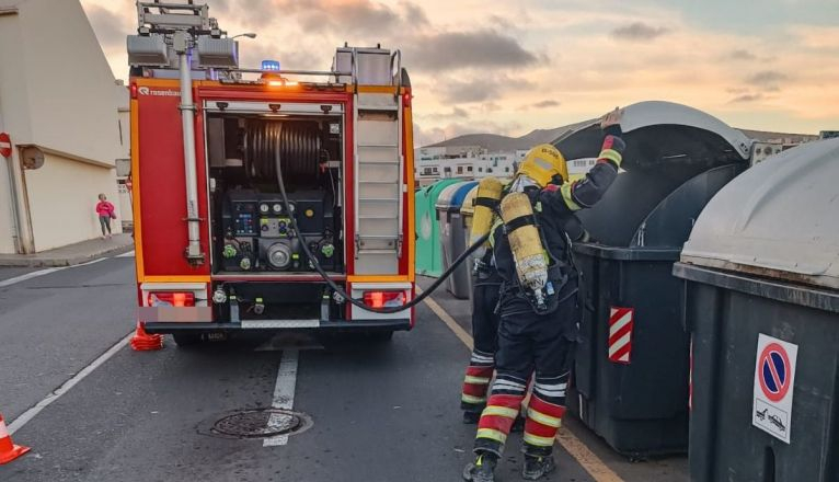 Incendio en un contenedor de basura en Argana Alta