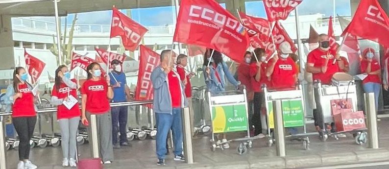Concentración de CCOO en el aeropuerto de Lanzarote