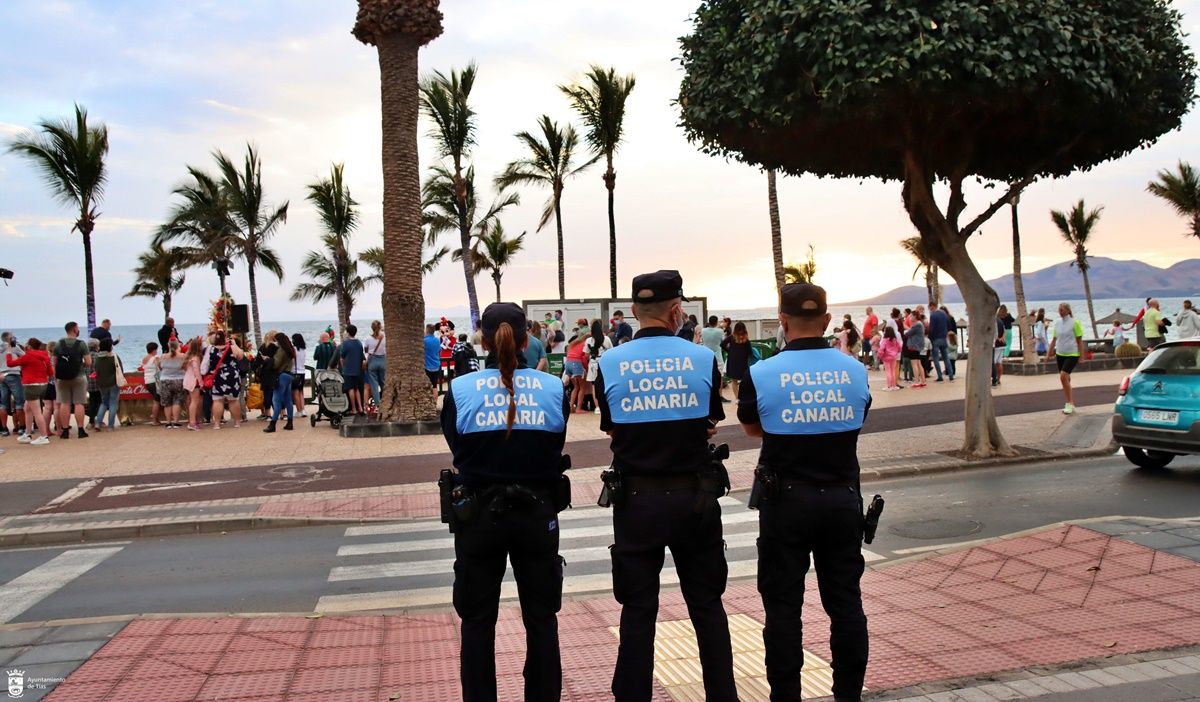 Tres agentes de la Policía Local de Tías