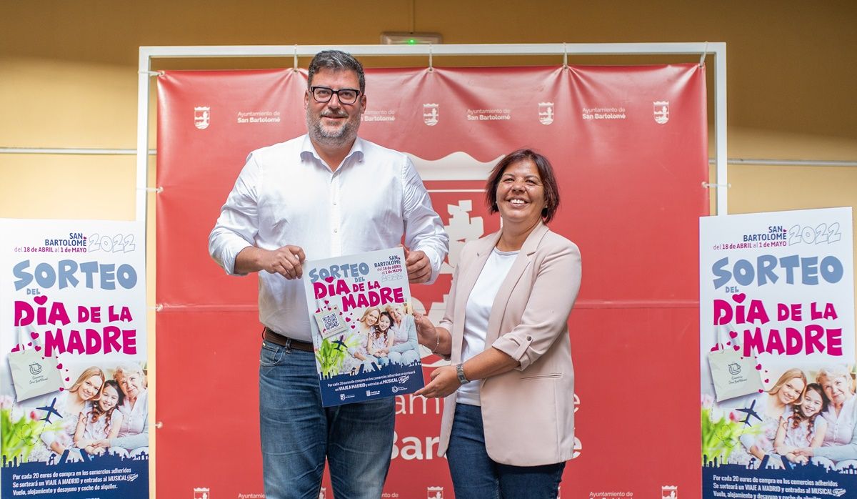 Isidro Pérez y Alma María González en la presentación de la campaña