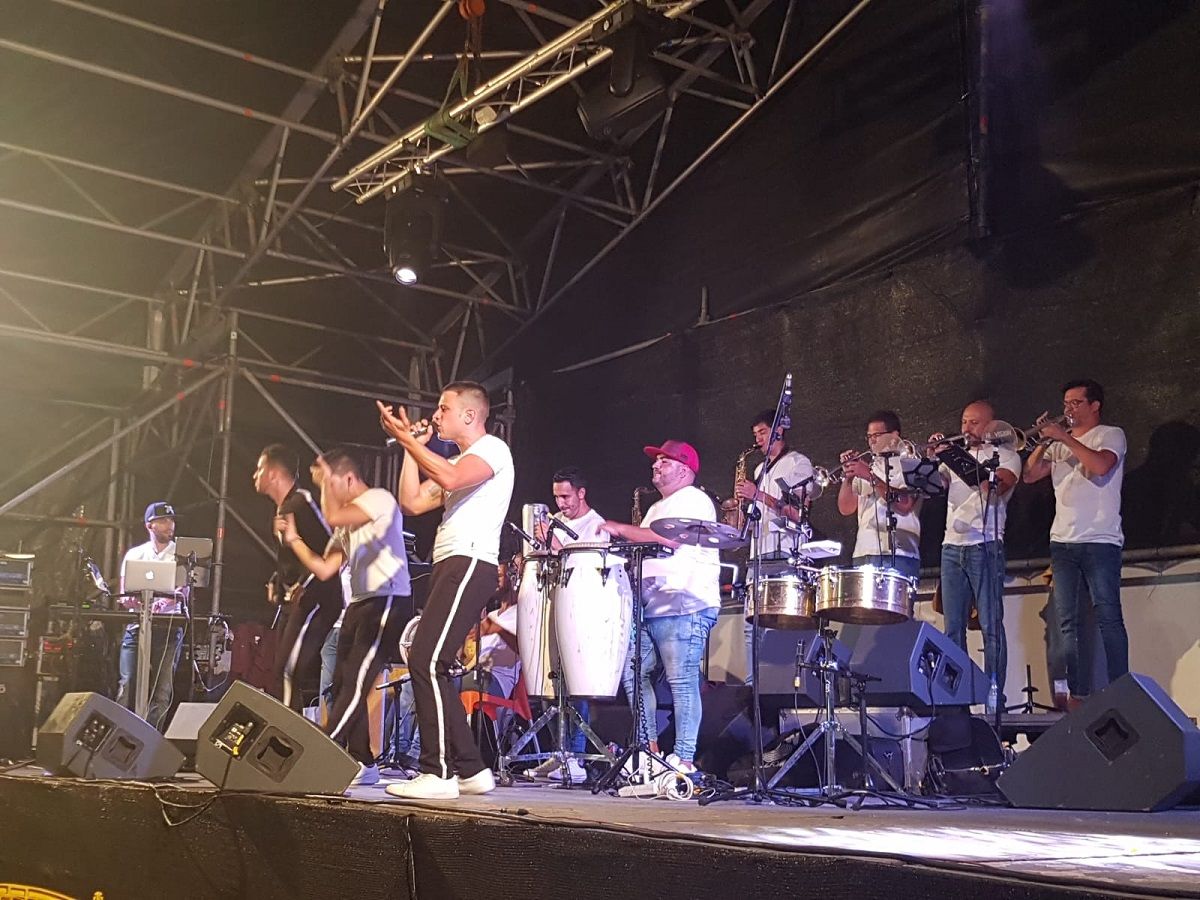 La orquesta Rikabanda en una actuación antes de la pandemia.