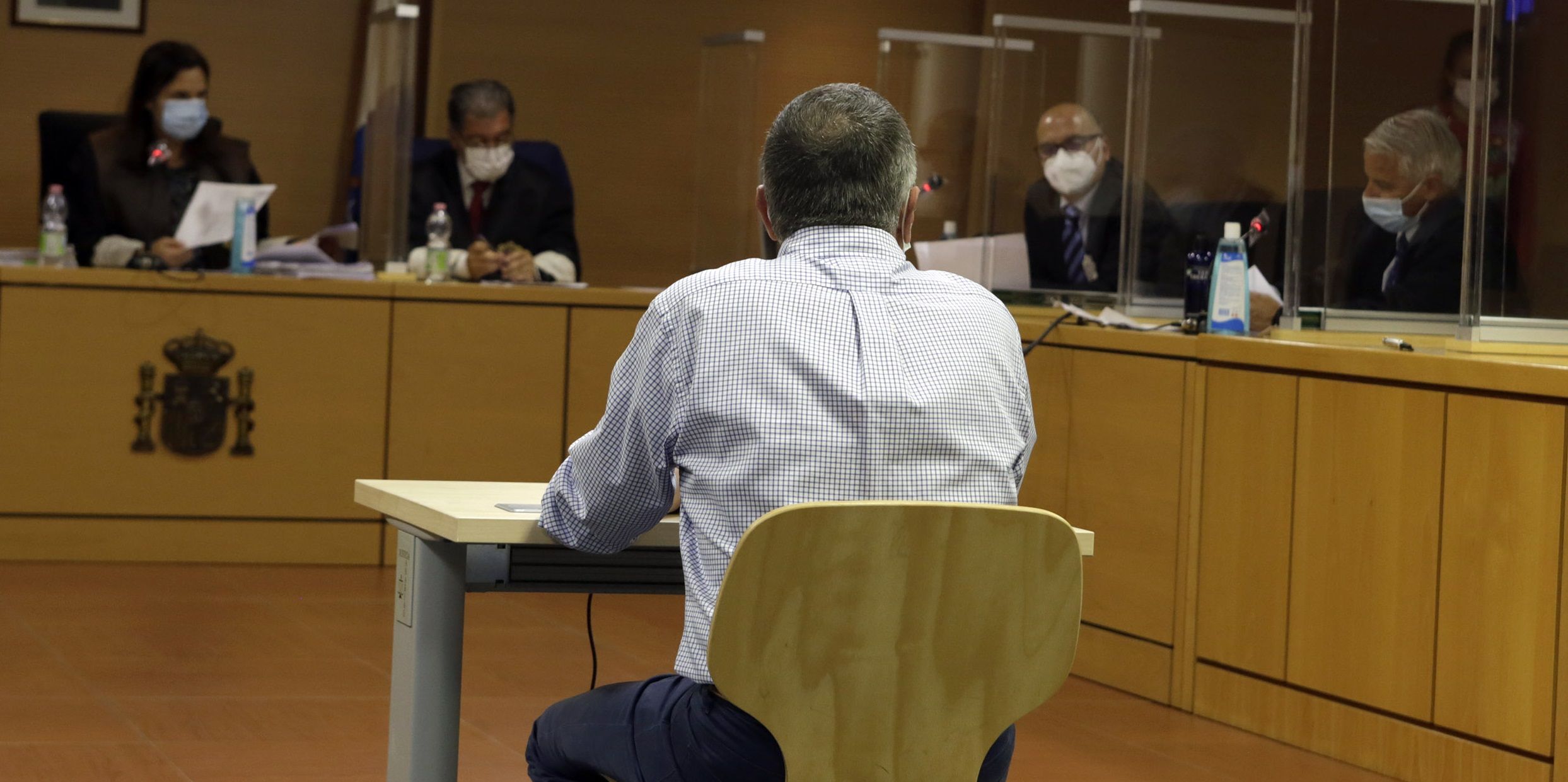 El profesor acusado de abusos sexuales, durante el juicio (FOTO José Luis Carrasco)