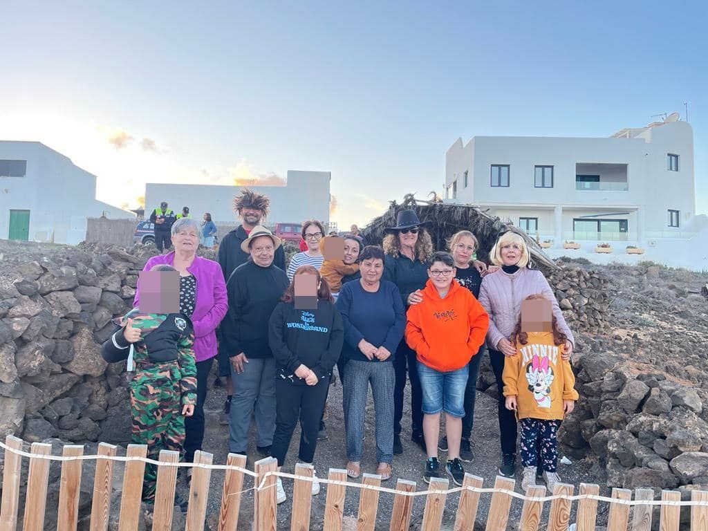 Los vecinos de Los Ancones disfrutando del Carnaval Los vecinos de Los Ancones disfrutando del Carnaval