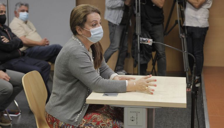 La ex concejal del PNL Isabel Martinón, durante su declaración como acusada en el juicio del caso Montecarlo. Fotos: José Luis Carrasco