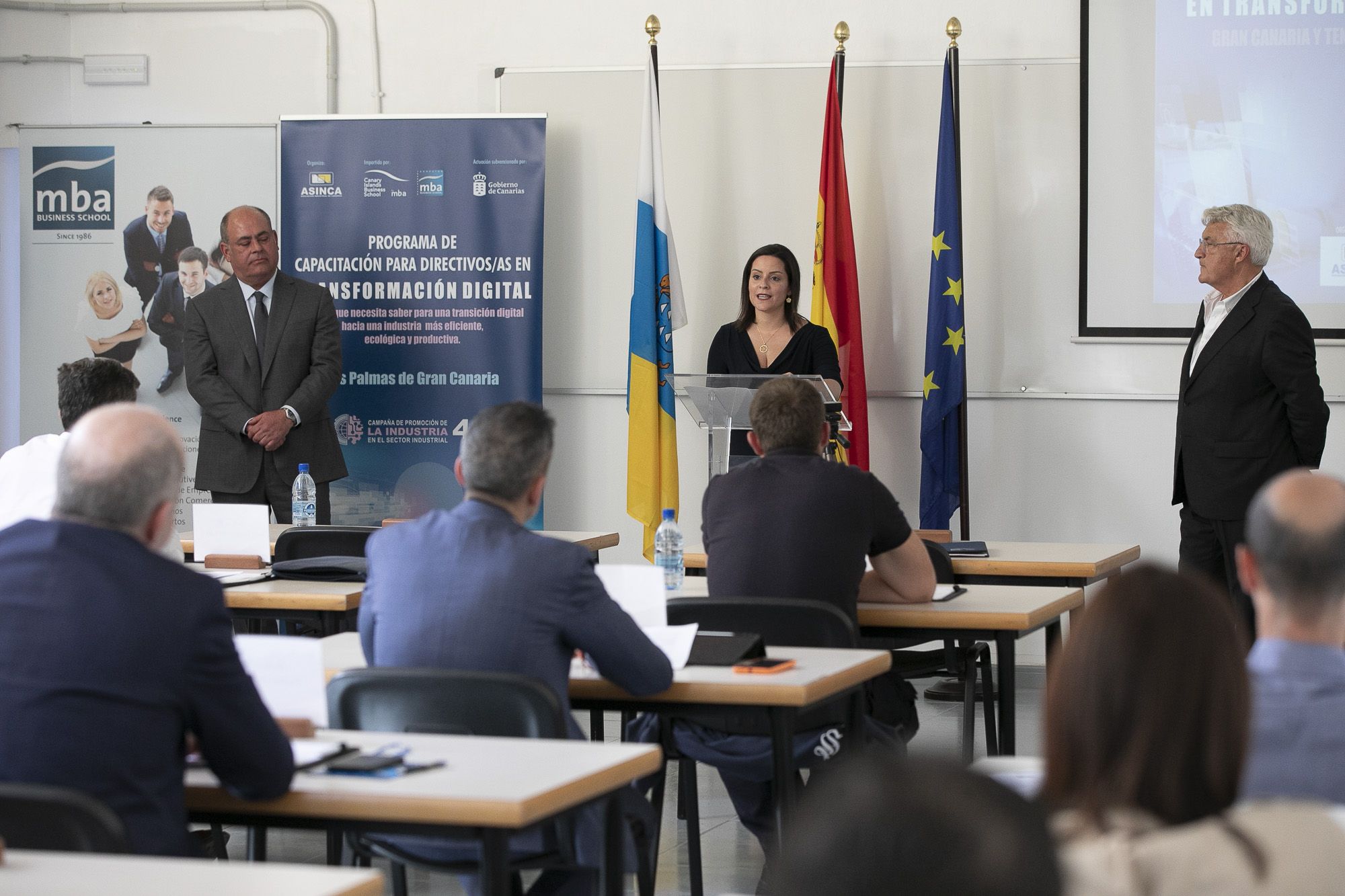 La Consejera de Turismo, Industria y Comercio, Yaiza Castilla, y Asinca (Asociación Industrial de Canarias).