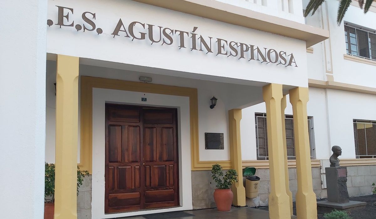 Fachada del IES Agustín Espinosa