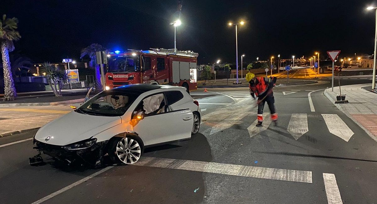 Accidente de tráfico en la Avenida de Femés, en Playa Blanca.