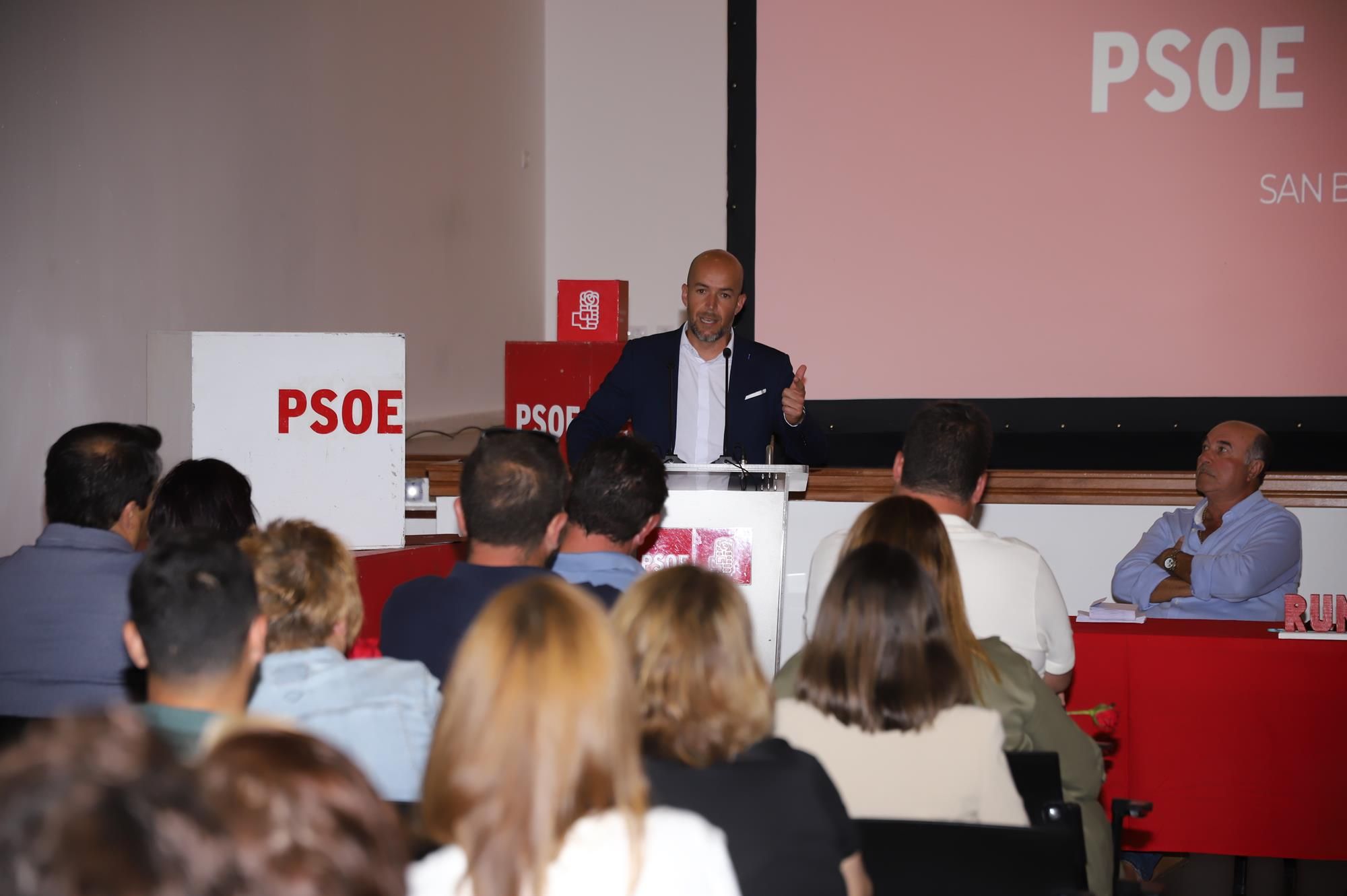 Raúl de León, nuevo secretario general del PSOE de San Bartolomé Raúl de León, nuevo secretario general del PSOE de San Bartolomé