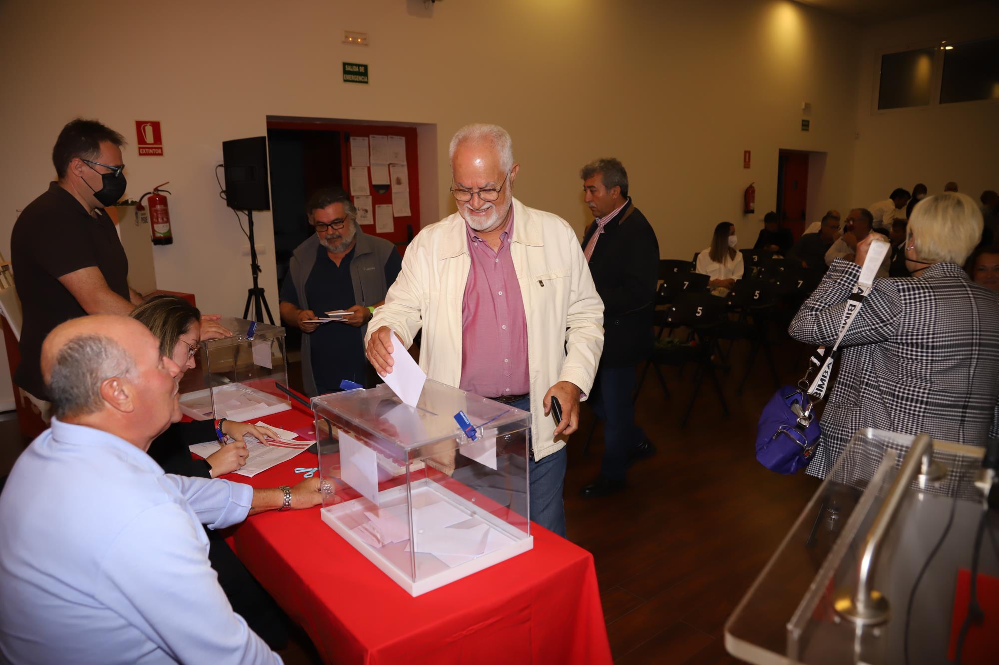 Raúl de León, nuevo secretario general del PSOE de San Bartolomé Raúl de León, nuevo secretario general del PSOE de San Bartolomé