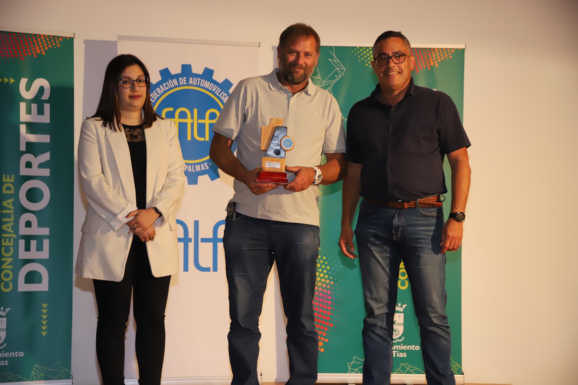 Entrega de trofeos de las temporadas 2019 y 2021 Entrega de trofeos de las temporadas 2019 y 2021