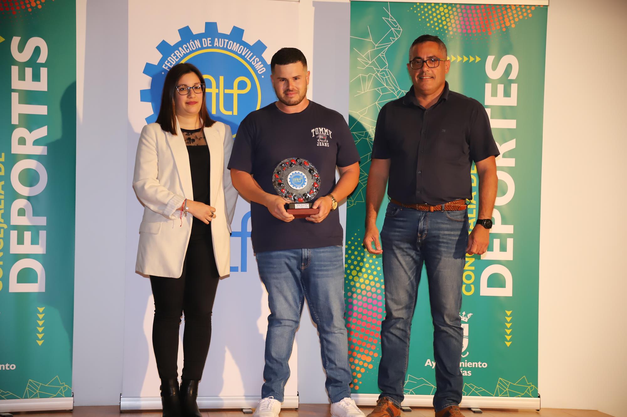 Entrega de trofeos de las temporadas 2019 y 2021 Entrega de trofeos de las temporadas 2019 y 2021