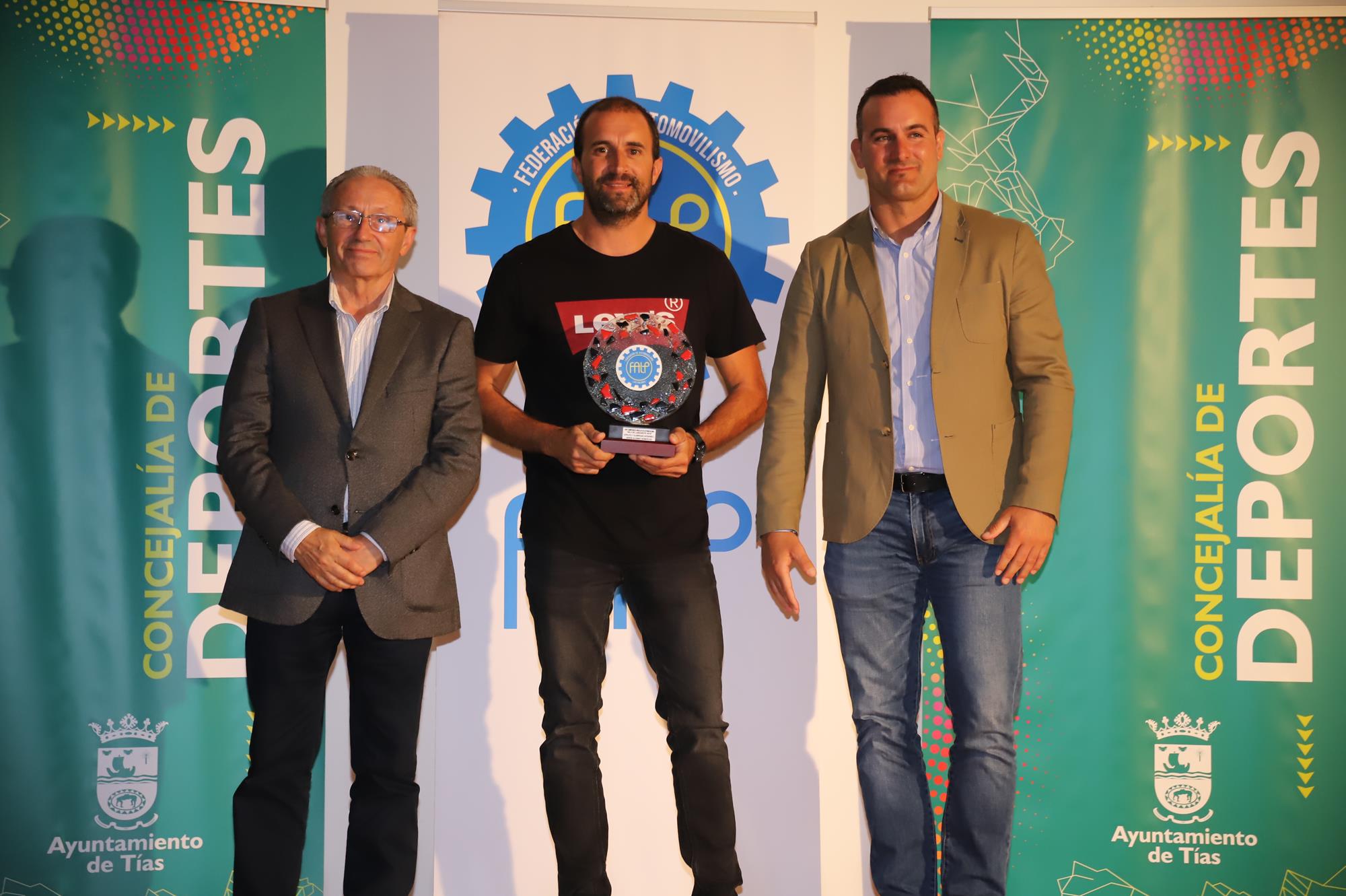 Entrega de trofeos de las temporadas 2019 y 2021 Entrega de trofeos de las temporadas 2019 y 2021