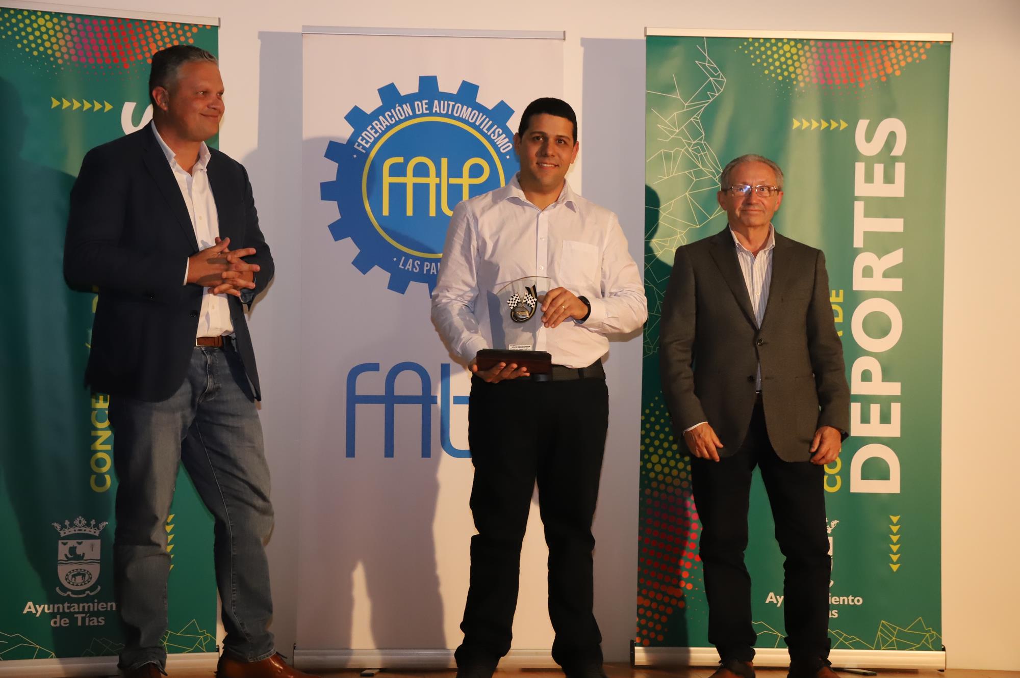 Entrega de trofeos de las temporadas 2019 y 2021 Entrega de trofeos de las temporadas 2019 y 2021