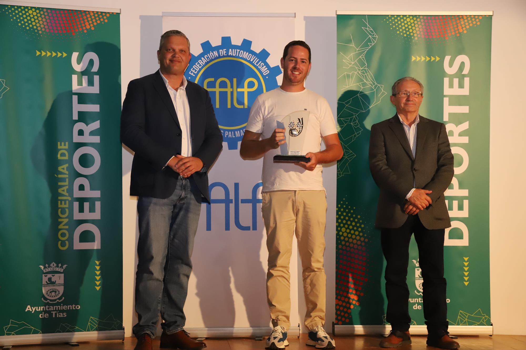 Entrega de trofeos de las temporadas 2019 y 2021 Entrega de trofeos de las temporadas 2019 y 2021