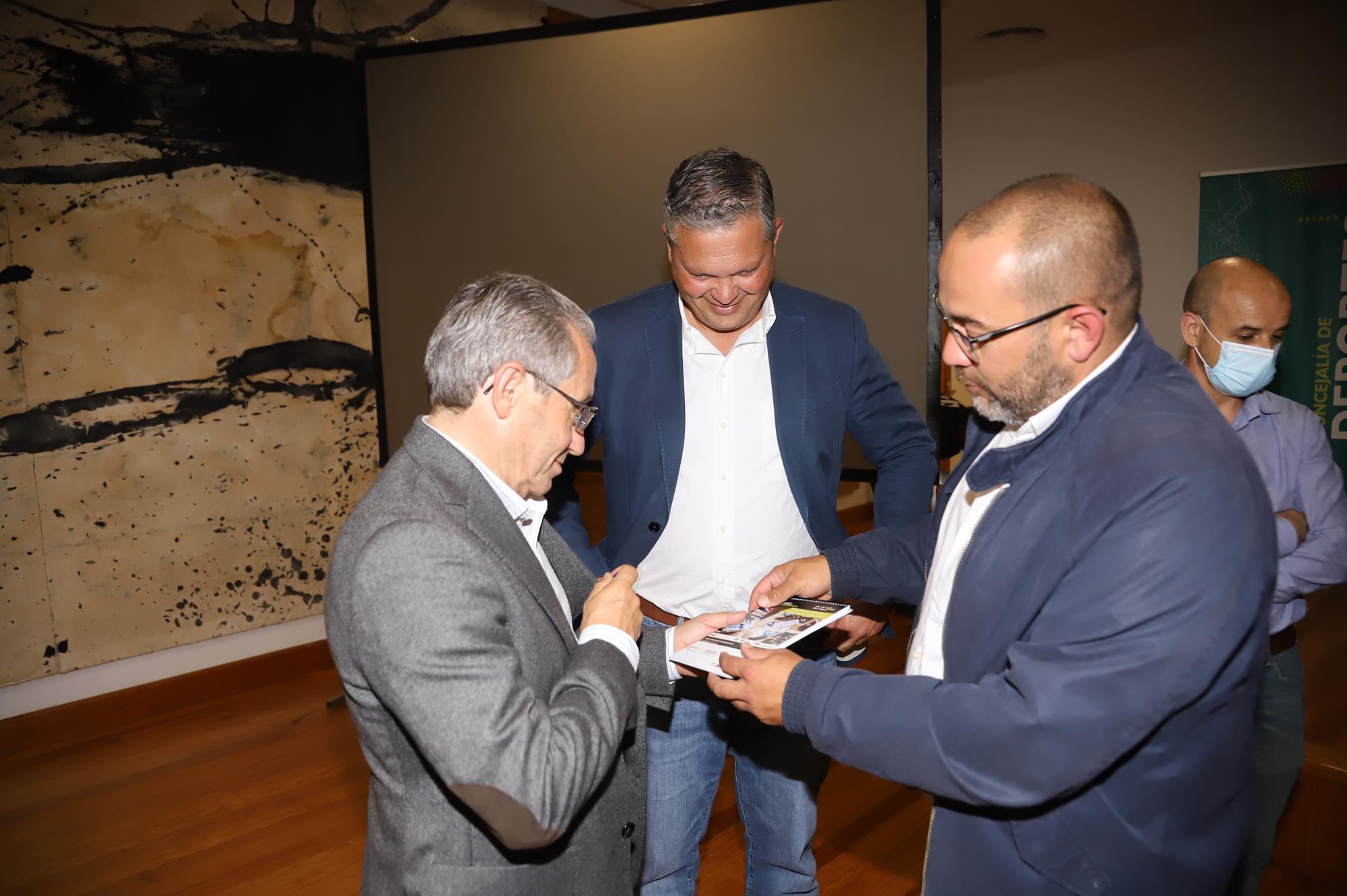 Entrega de trofeos de las temporadas 2019 y 2021 Entrega de trofeos de las temporadas 2019 y 2021