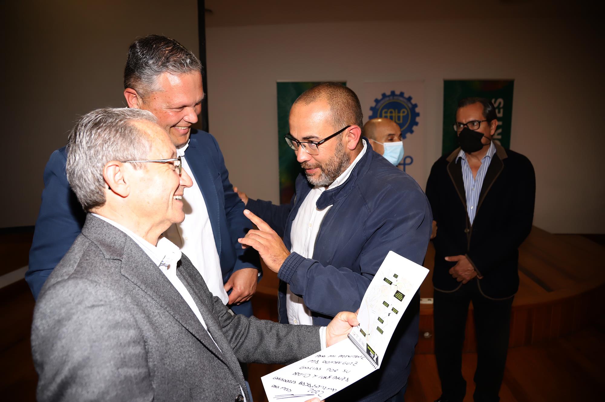 Entrega de trofeos de las temporadas 2019 y 2021 Entrega de trofeos de las temporadas 2019 y 2021