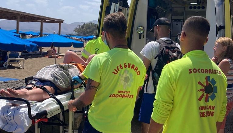 Efectivos de Emerlan evacúan a un hombre en Los Pocillos Efectivos de Emerlan evacúan a un hombre en Los Pocillos