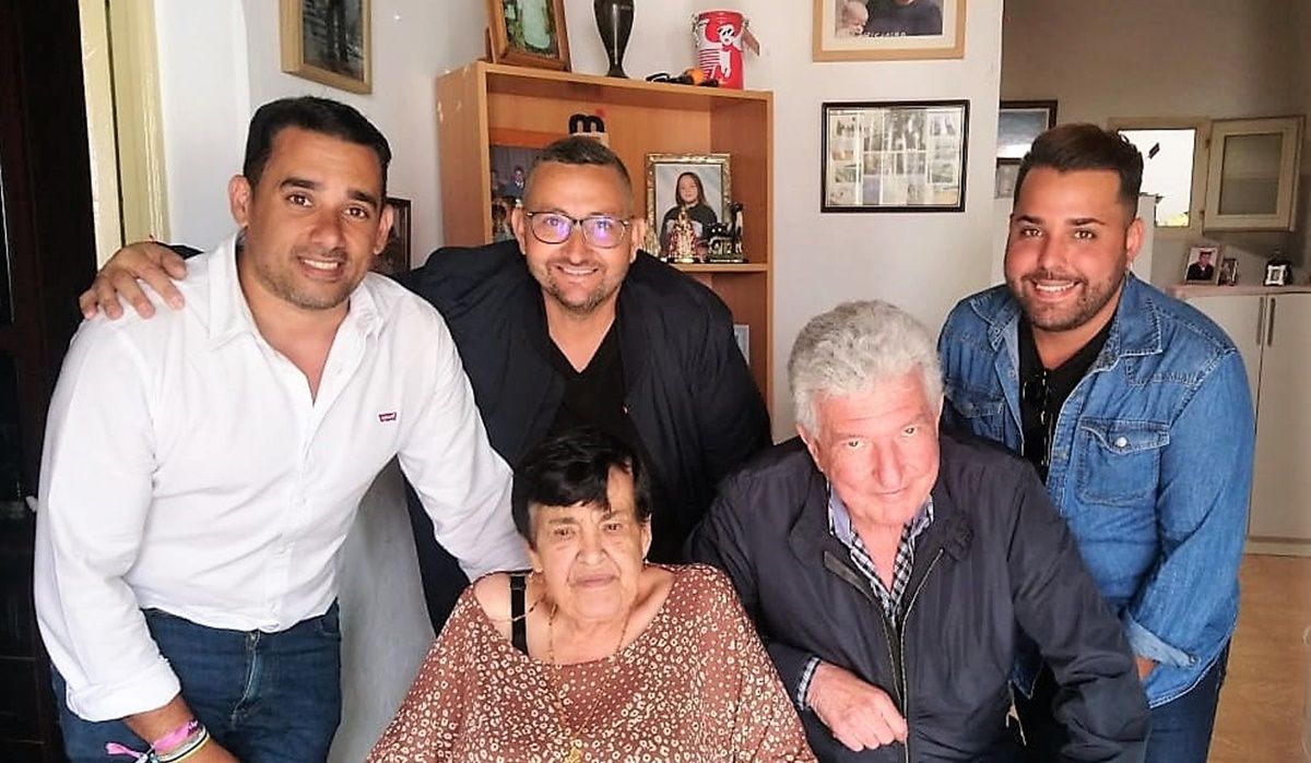 Pedro Quevedo, junto a Yoné Caraballo y Marcos Lemes, en la casa de Margarona