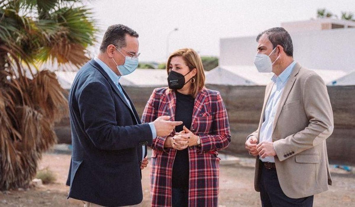 Astrid Pérez en una visita de Manuel Domínguez